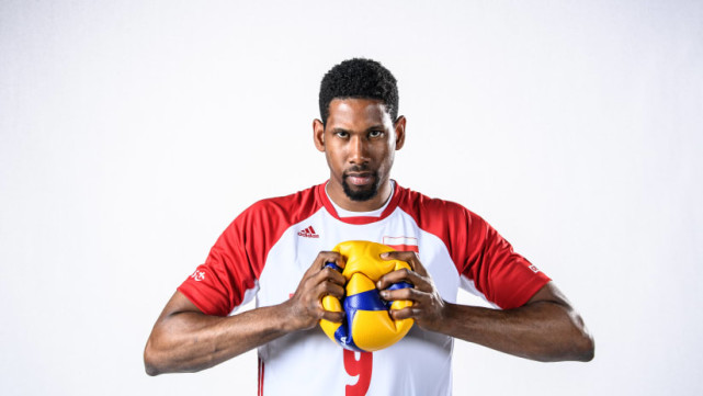 1356km波兰男排古巴裔球员莱昂打破发球时速世界纪录