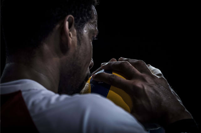 1356km波兰男排古巴裔球员莱昂打破发球时速世界纪录