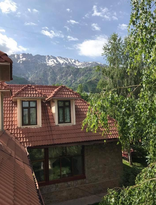 她乌兹别克斯坦山区旅游第一人