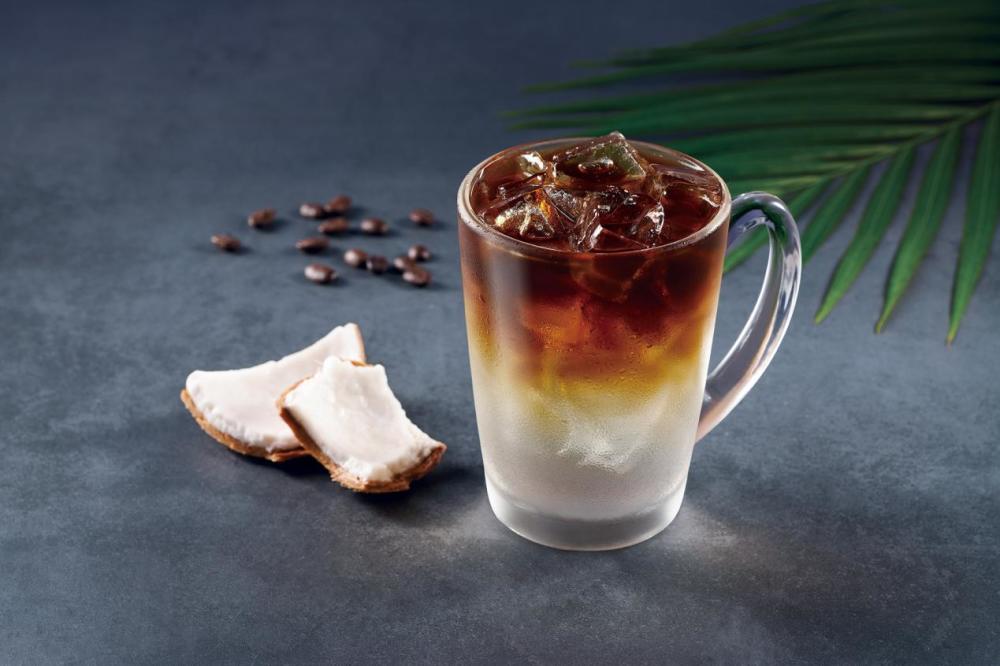 瑞幸椰青冰萃咖啡上线:椰香爽口咖香浓郁,甘甜清醇降温必饮