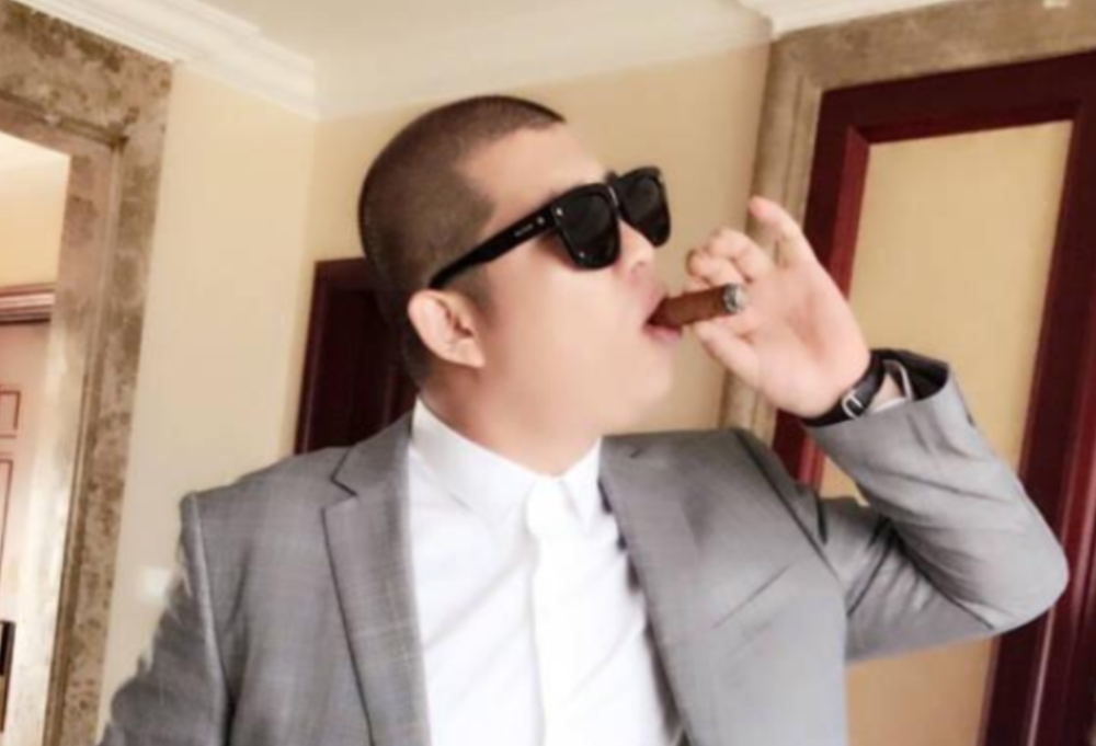 网红二驴再次被爆料,直播间销售的多款手机,均为"山寨机"