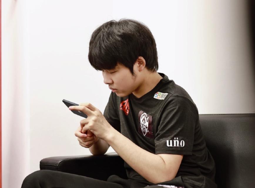 初晨的澜继续保持100胜率,解说李九感叹:太怪了!