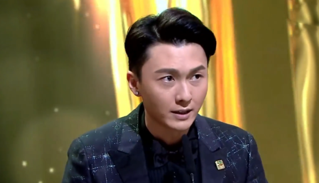 如今的颁奖礼,王浩信感谢家人的时候,虽然也感谢了陈自瑶,但言语从"