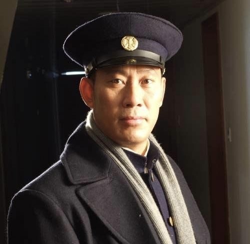 另一位著名演员何政军在剧中出演王连举,这个是个内心复杂,性格具有