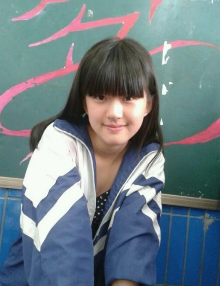 看完初中时期的赵露思,活该这么火!真的是从小美到大!