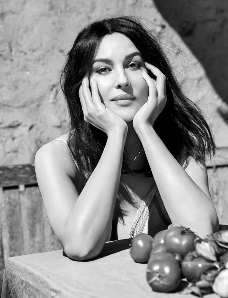 组图魅力依旧西西里女神莫妮卡贝鲁奇杂志大片