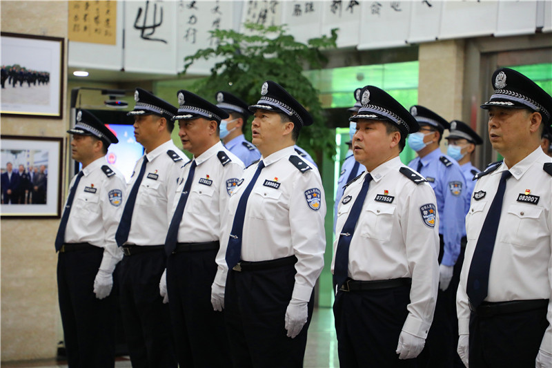 南阳市公安局举行晋升警监警衔授衔仪式