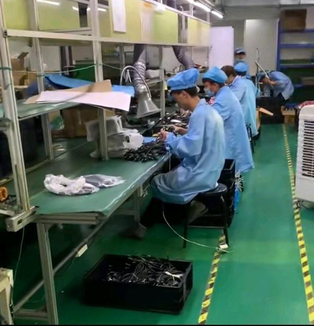 原来他所在的工厂是一家电子厂,时光总是不经意流走,转眼他在这家工厂