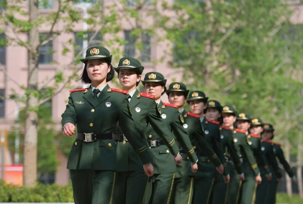 看看中美女兵宿舍内务,你就知道了