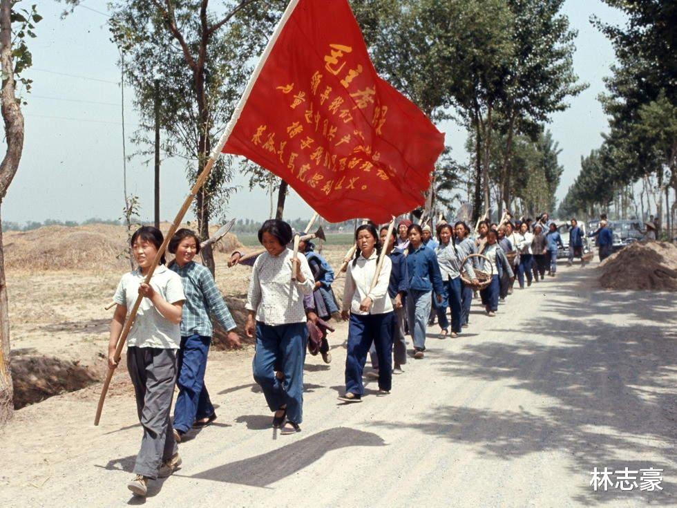 70年代的中國圖7為豪華車展上的模特圖9交公糧的場景