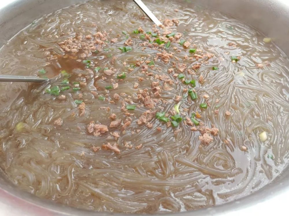 晾晒完成, 美味的红薯粉可以下锅烹饪了!