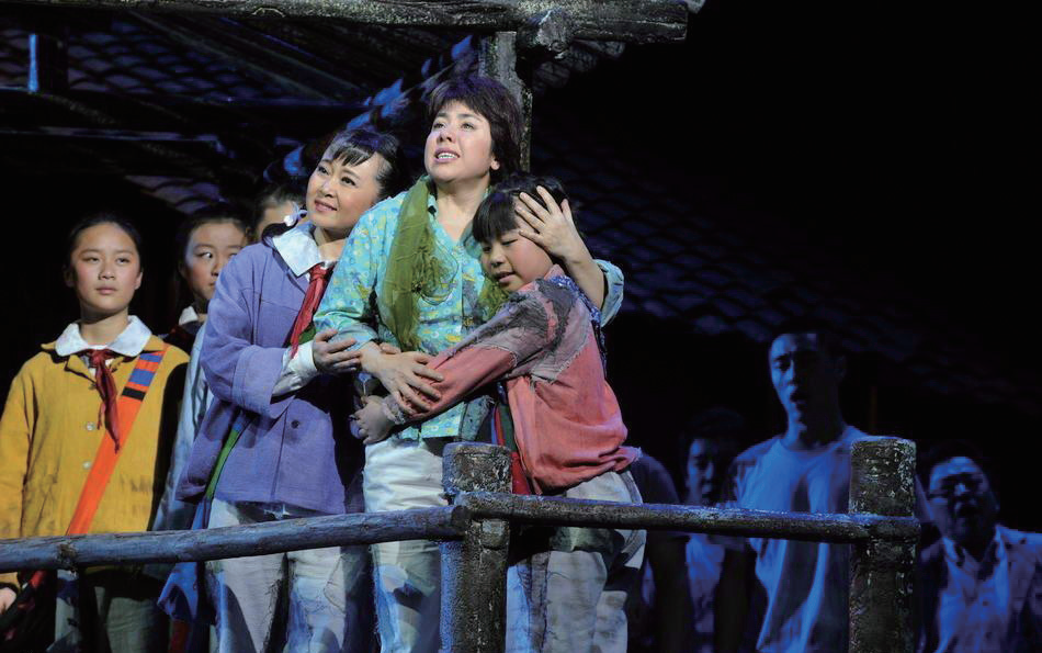 暴发中牺牲的曲折经历,应是我国歌剧创作中较早表现"教育扶贫"的剧目