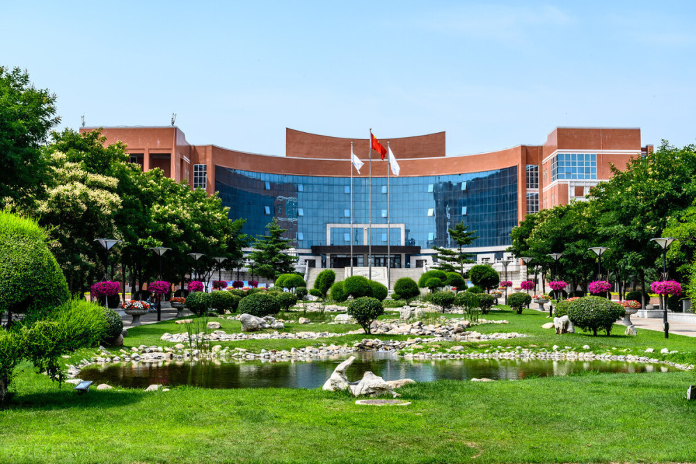 新政策学生考上这83所大学,可免试教师资格考试,学生开心极了