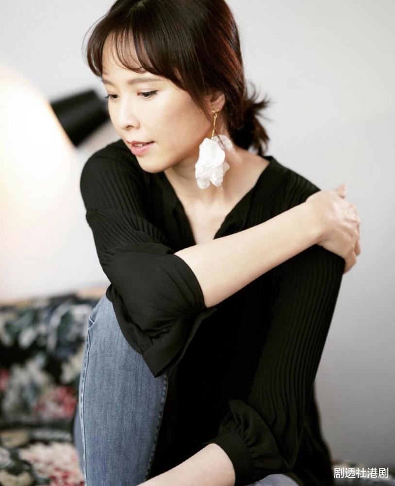 45岁童年女神天心晒恩爱合照,疫情影响,与韩国丈夫一年见一次面