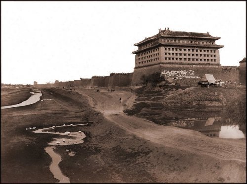 北京城城墙拆除时曾在东直门城楼基座底下挖出七件神秘物品