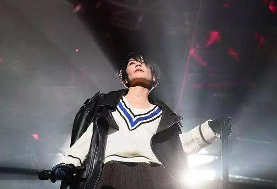 面罩唱法通过歌唱中不同共鸣腔的声音朝向面罩处集中,最终通过眉心将