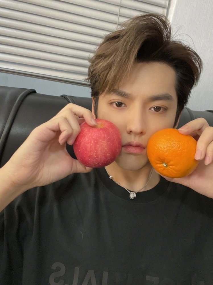 吴亦凡新恋情曝光换女朋友的速度也太快了吧