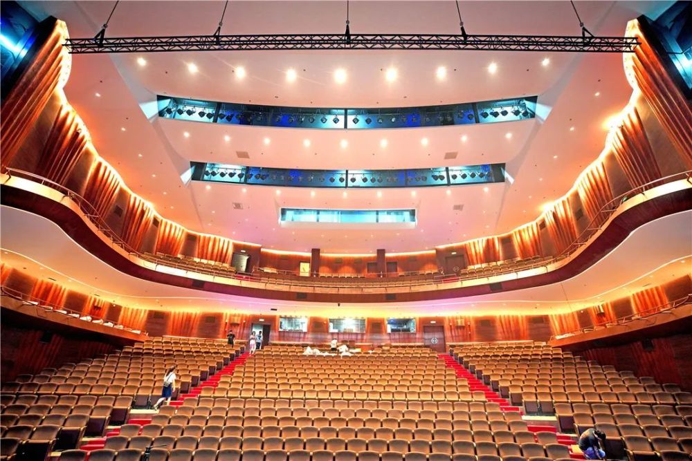 这个初夏,"上海之扇"送来一阵清凉婉转的梨园之风|让城市空间美起来