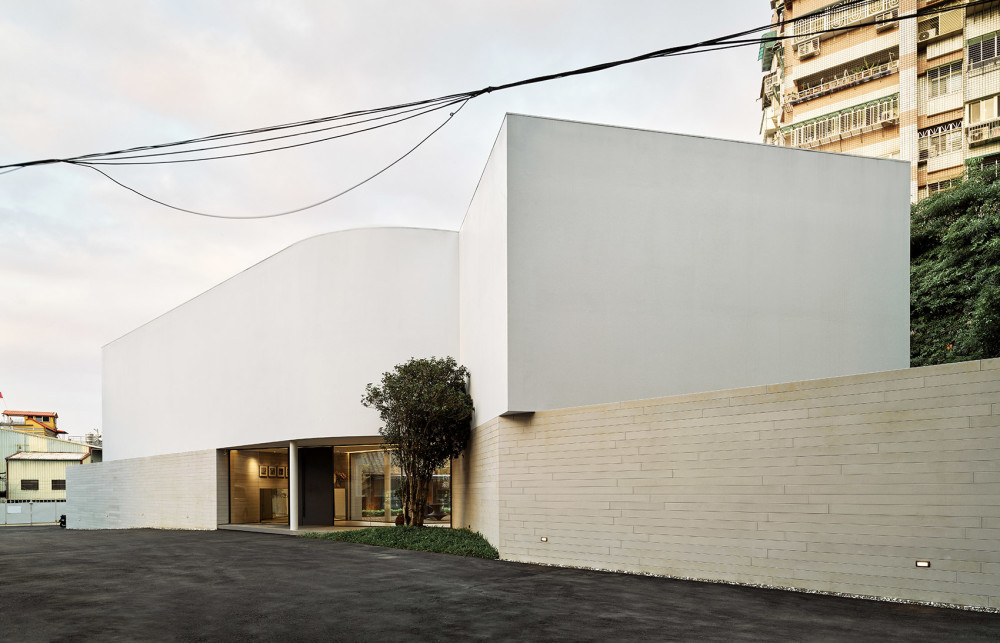 一条曲线游廊贯穿三合院 新建建筑与百年古厝碰撞出别样的体验 腾讯新闻