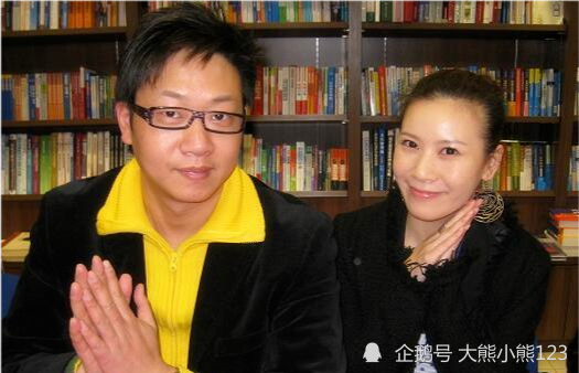 45岁房海燕近况曝光因参加富豪寿宴被开除圈外老公身份神秘