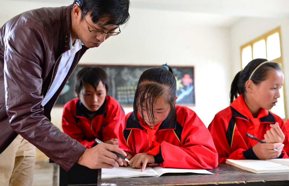 学生党注意了,12年义务教育可能会实行,南方将率先实施