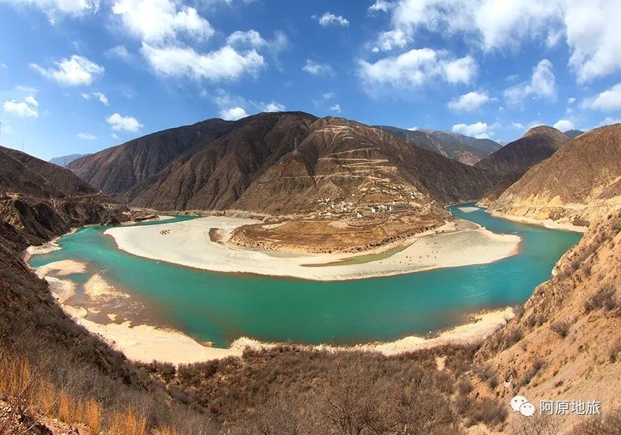 金沙江上雪山流出金沙水