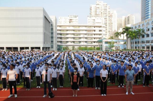 民族的未来和希望"……5月17日上午,深圳市福田区新洲中学党支部书记