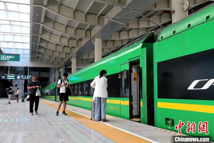 西安至鄂尔多斯时速160公里"复兴号"动车组开行