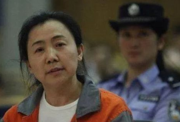 女贪官潘玉梅落马记与180多名小鲜肉交往家中搜出成箱的赃款