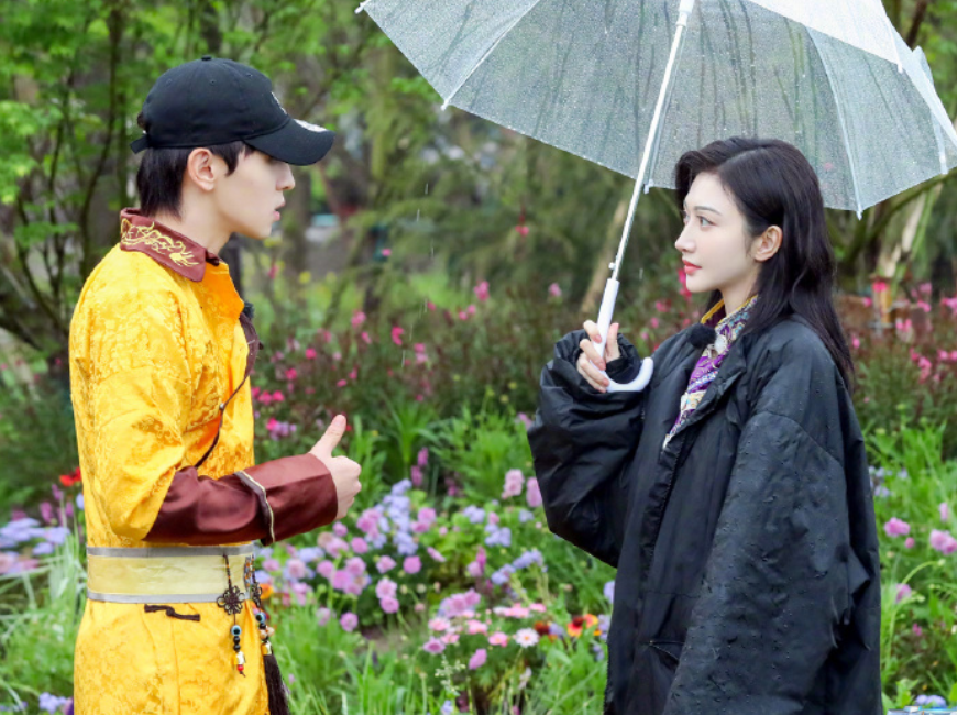 请来的嘉宾都是正当红的明星演员,最近的节目中邓伦与景甜的同框真是