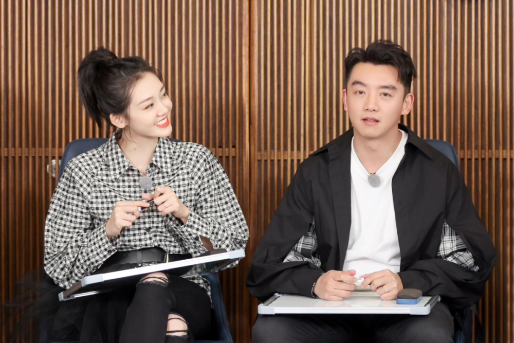 奔跑吧9郑恺苗苗泪洒现场跑男家族传递温暖正能量收视持续领跑创新高