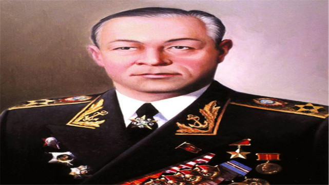 霸气!37岁升任海军总司令,刚上任就放话:若有来犯者直接开火