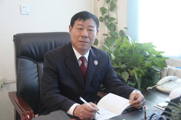 百年百业百人驻村书记朱国强离任时村民堵门不让走