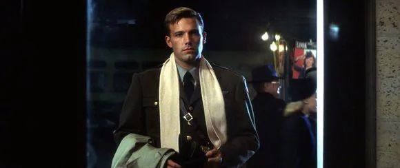 美国超一线演员大本,本阿弗莱克,身高192,年轻的时候底子不错,属于又