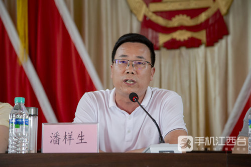 鹰潭市余江区平定乡举办爱心助学活动