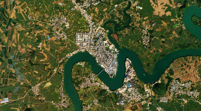 再往下游,小编注意到了一个比较独特的镇,它就是崇左市江州区的驮卢镇