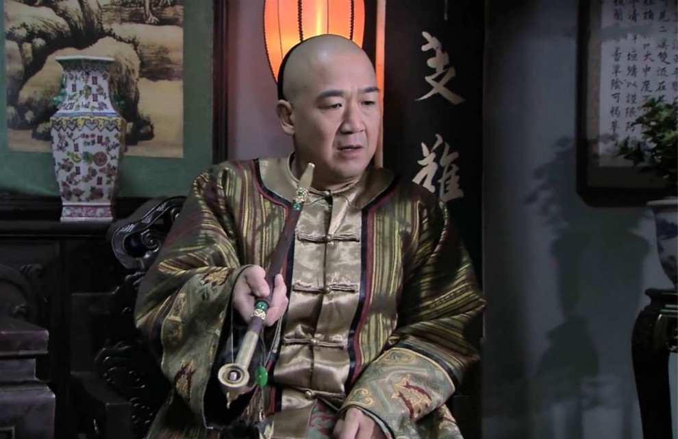 福康安被乾隆吓得花翎乱抖,纪晓岚讲了一个故事,福康安的花翎抖得更