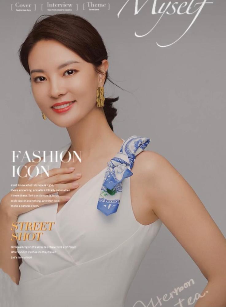 央视主持刘芳菲最新时尚大片流出,穿小白裙挂丝巾,这气质女星少见