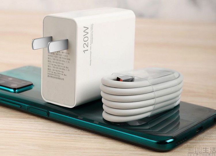 小米首发200w超快充,但量产版实现方式或有变_腾讯新闻