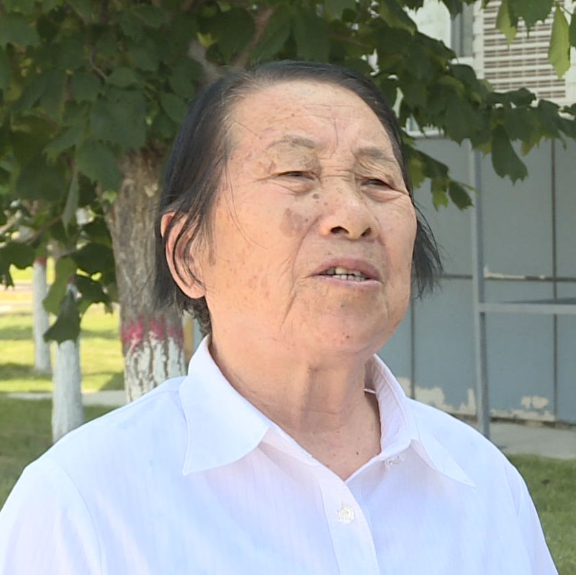 开幕式上不仅有以屯垦戍边为主题的歌舞表演,还邀请了"戈壁母亲"原型