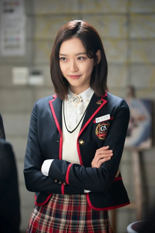 原来我离顶流女团就差一双袖子