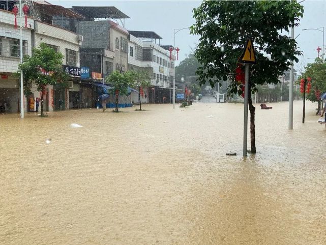 广东暴雨刷屏,潮汕干旱缓解,局部谨防水涝.