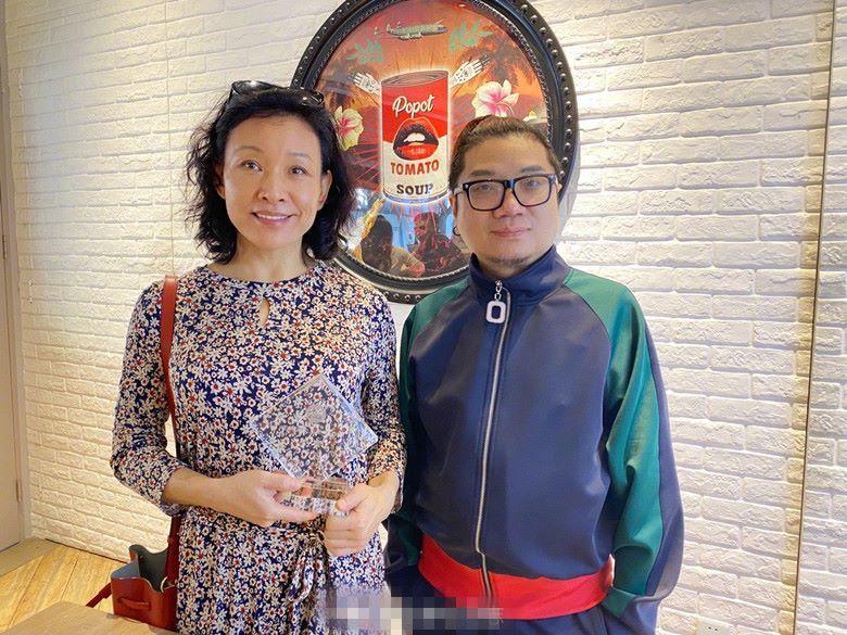 陈冲程青松素颜合影,没整容看着自然舒服,有60岁老人的真实样!