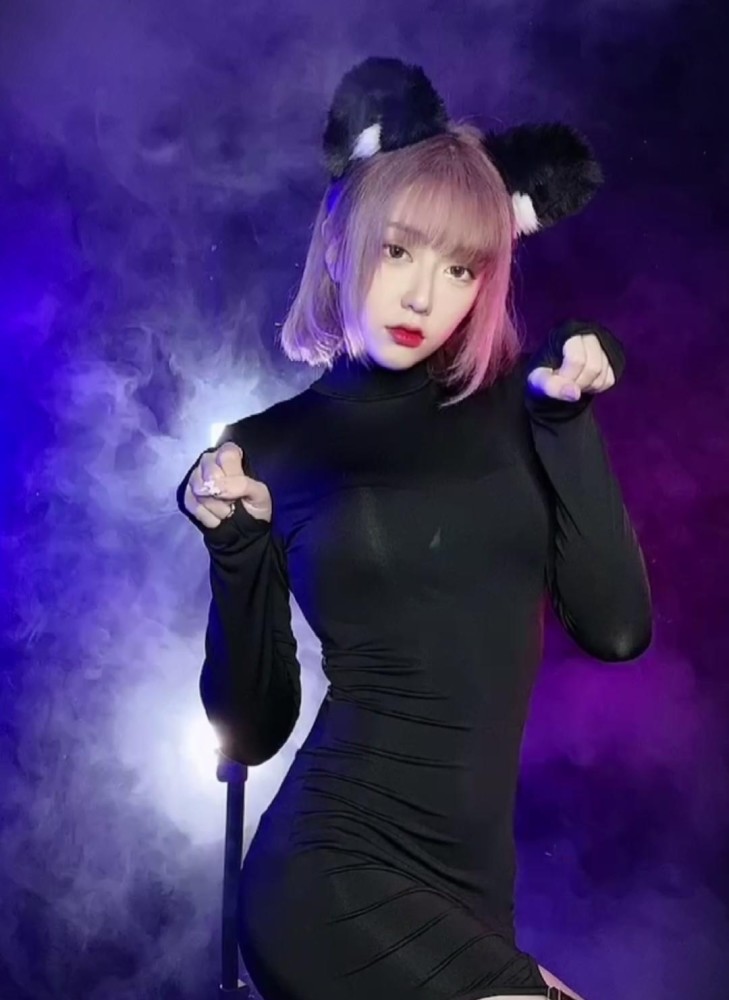 作为一个游戏达人,咬米可舍不得花长时间打扮自己