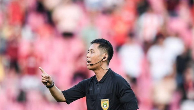 金京元执法业余比赛被打!坐救护车离开,晋升国际级裁判仅半年