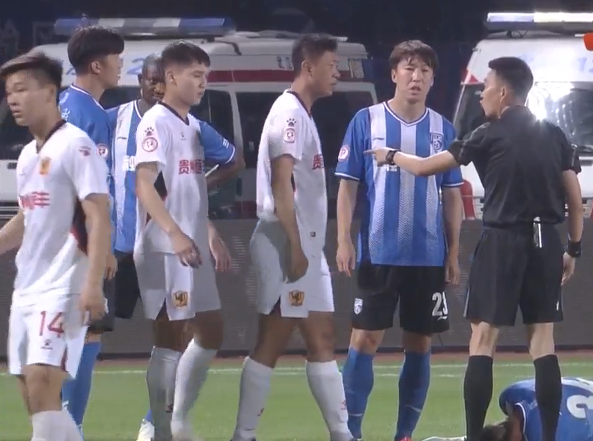 中甲 1-1！中甲再爆冷，冲超热门无缘登顶，双方激烈冲突：互指面门喷垃圾话