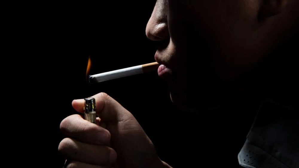 3亿烟民沉默今天起吸烟的危害又增加了