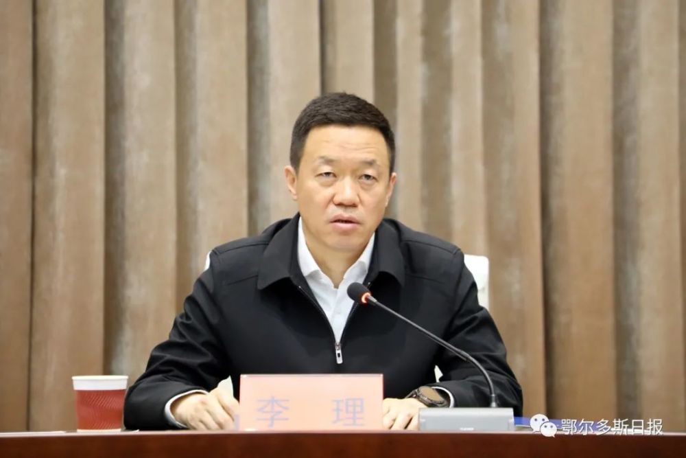 市委召开全市领导干部大会宣布自治区党委关于我市领导班子调整的决定