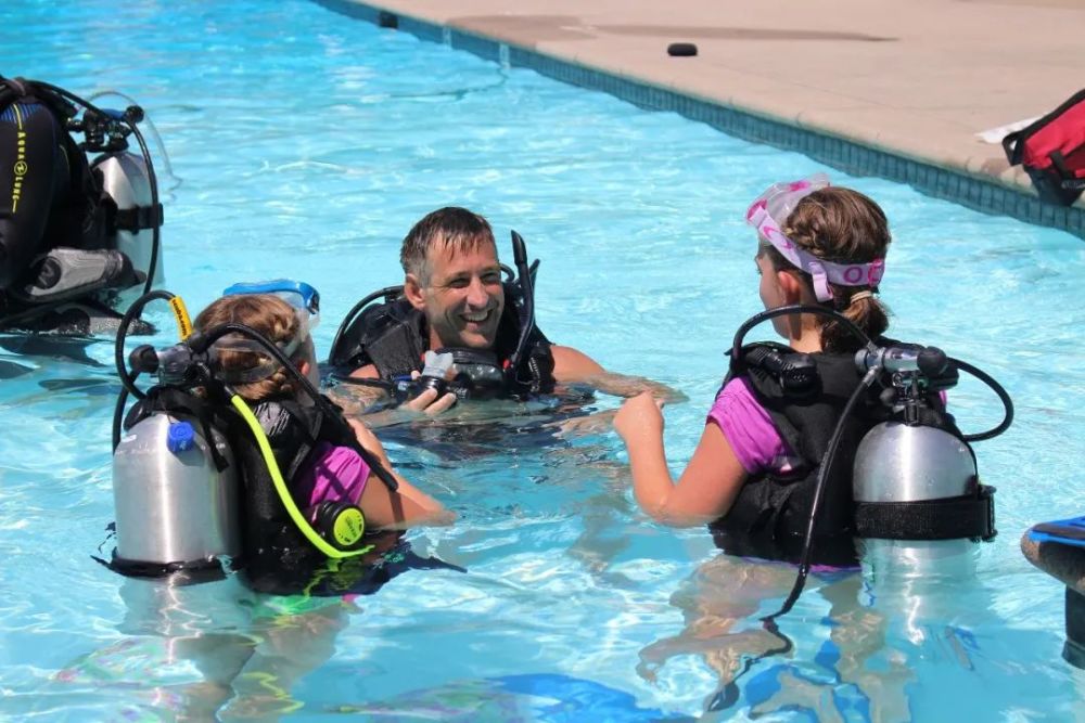 q&a关于儿童和青少年学习潜水,以下是一些常见的问题和疑虑的解答~q1