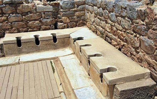 古代人是怎么样上厕所的?真庆幸自己生活在现代